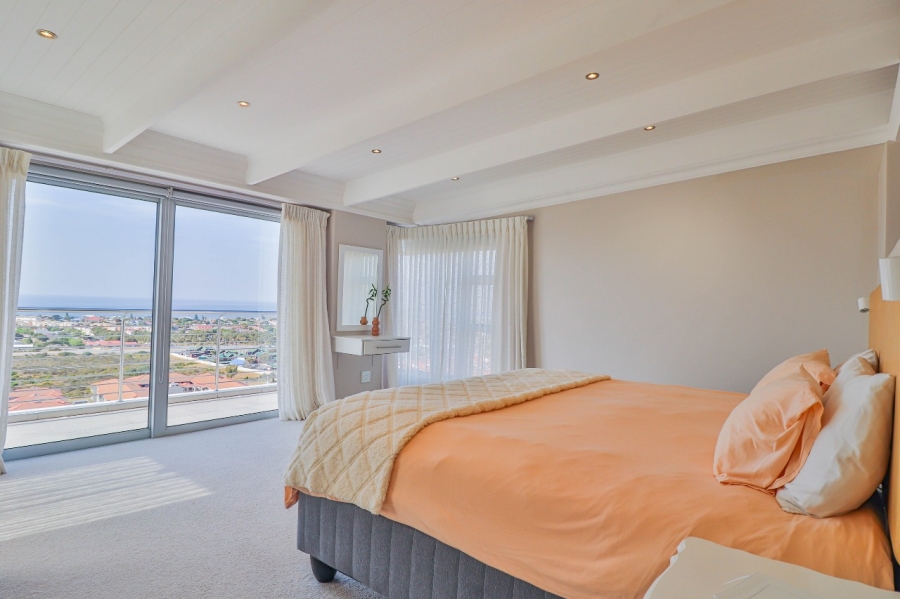 4 Bedroom Property for Sale in Hartenbos Heuwels Western Cape